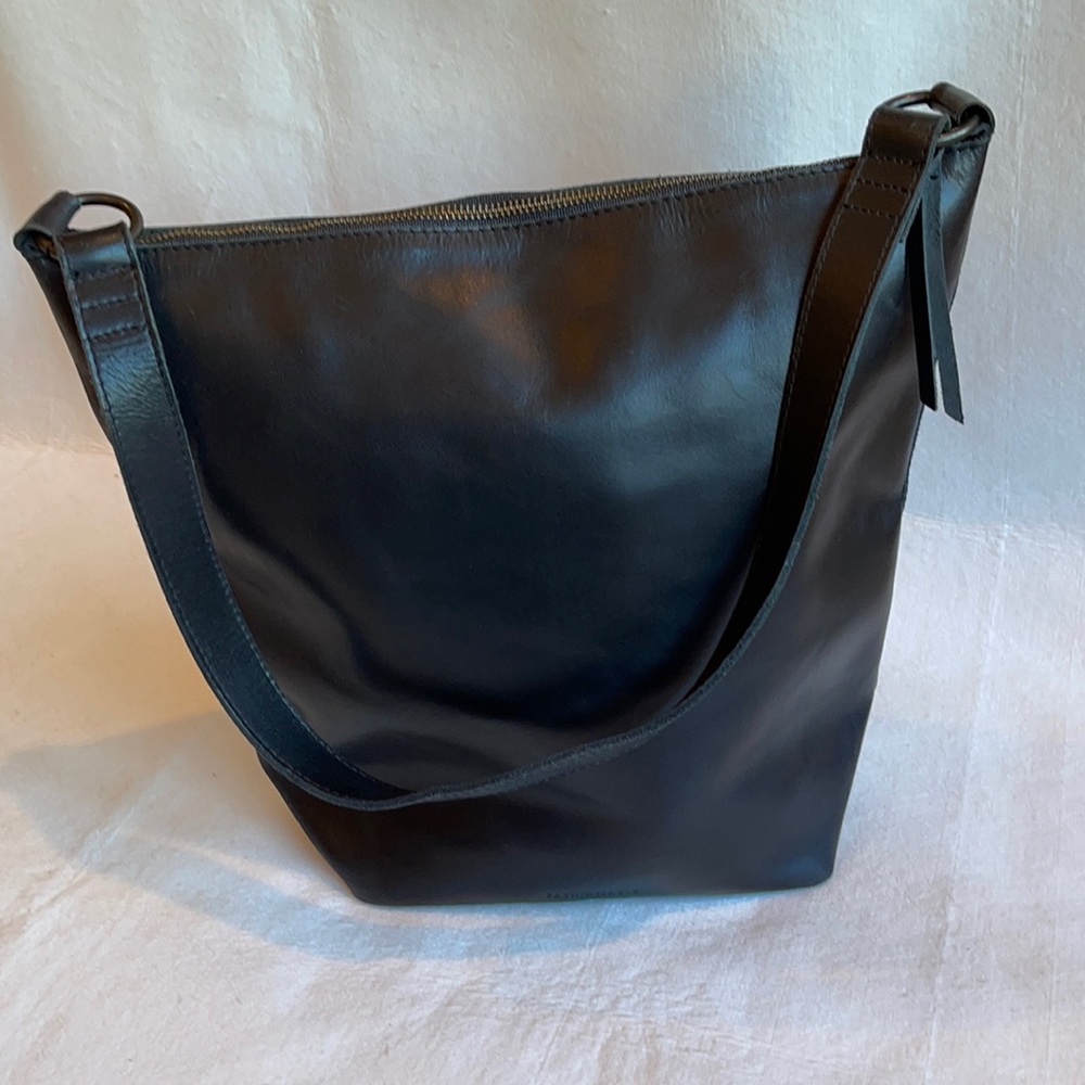 Fashionable Local and Global Sturdy Black Leather Shoulder Bag Purse
